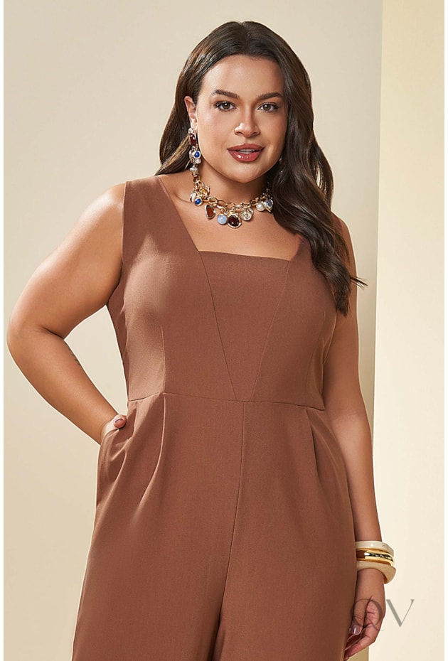 MACACÃO SEM MANGA EM PLANO ALFAIATARIA MARROM - DOCE TRAMA