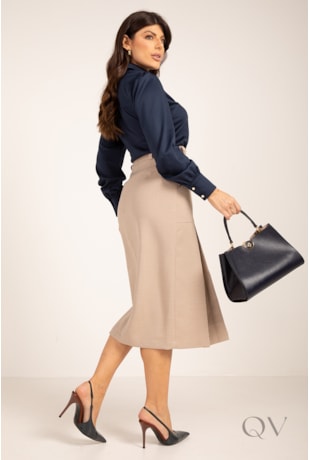 SAIA COM PREGAS EM ALFAIATARIA BEGE - LEKAZIS