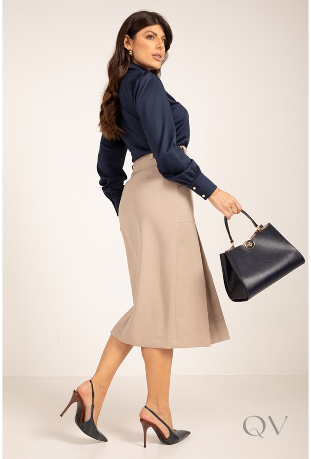 SAIA COM PREGAS EM ALFAIATARIA BEGE - LEKAZIS