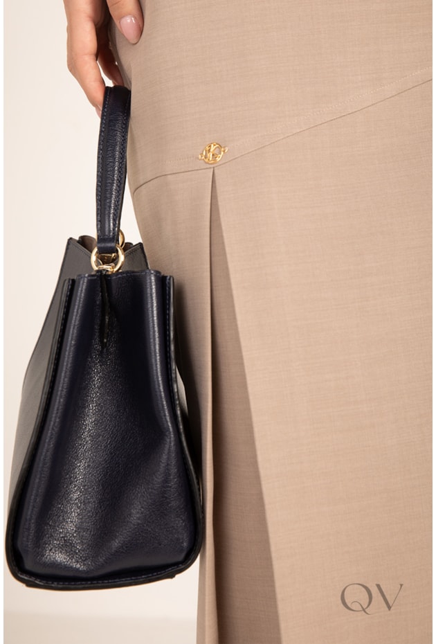 SAIA COM PREGAS EM ALFAIATARIA BEGE - LEKAZIS