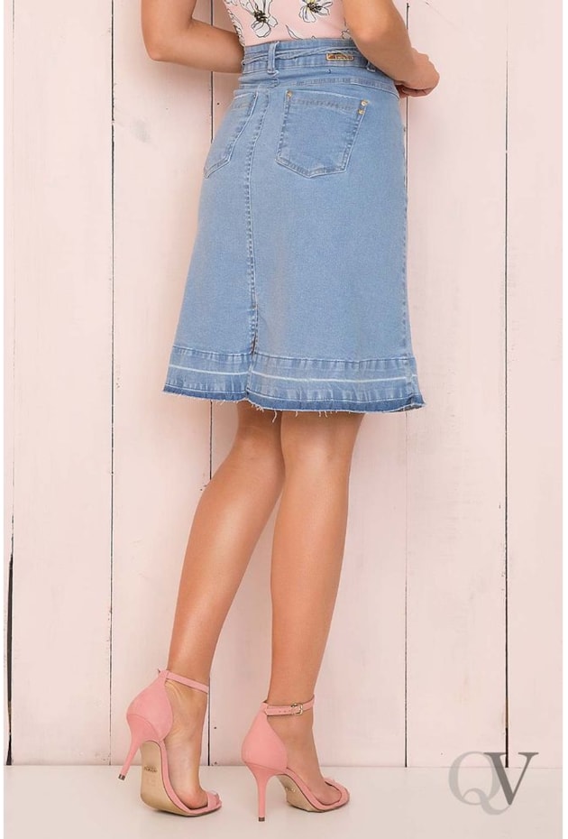 SAIA EVASÊ JEANS BARRA DESFEITA E CORDÃO - LAURA ROSA SAIA EVASÊ JEANS BARRA DESFEITA E CORDÃO - LAURA ROSA