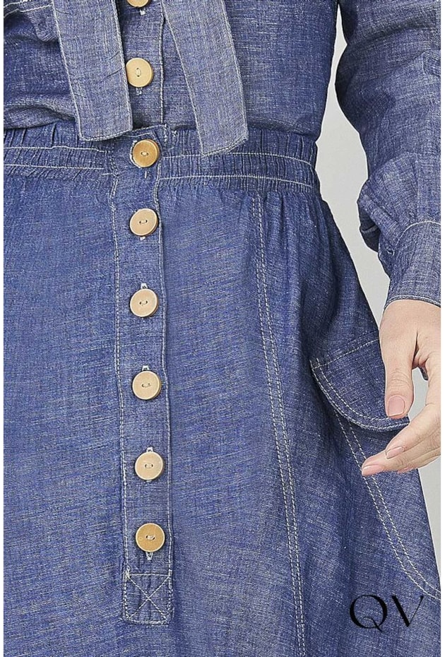 SAIA EVASÊ MAXI MIDI COM BOTÕES AZUL - TITANIUM JEANS SAIA EVASÊ MAXI MIDI COM BOTÕES AZUL - TITANIUM JEANS