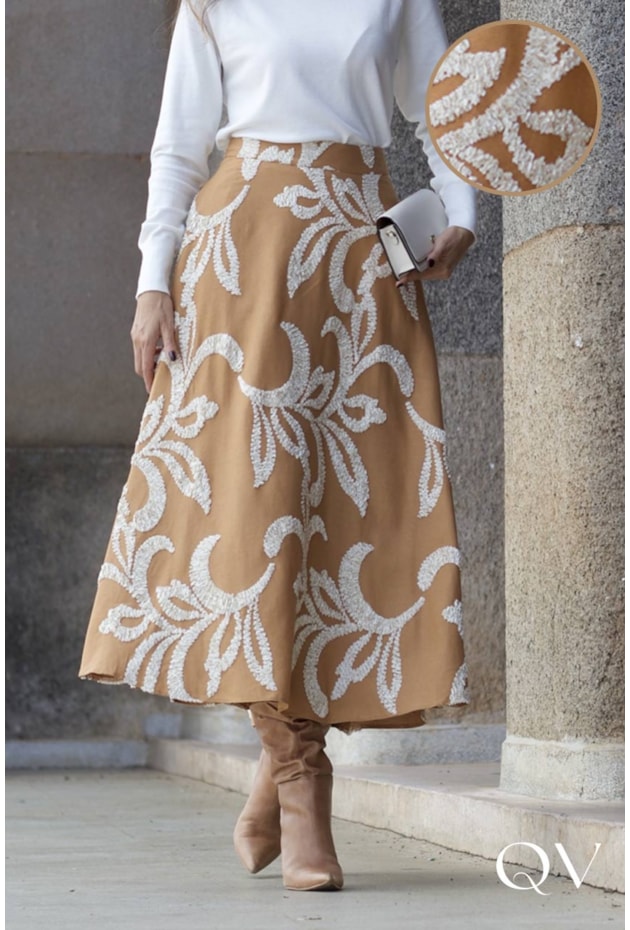 SAIA GODÊ EM LINHO BORDADO CARAMELO - LUZIA FAZZOLLI