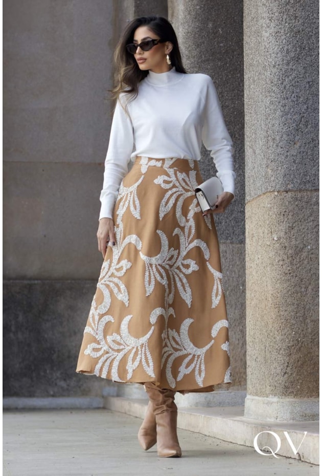 SAIA GODÊ EM LINHO BORDADO CARAMELO - LUZIA FAZZOLLI