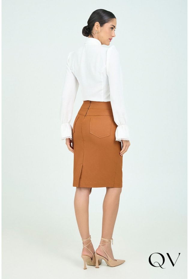 SAIA LÁPIS JEANS RESINADA COM LAPELA - VIA TOLENTINO SAIA LÁPIS JEANS RESINADA COM LAPELA - VIA TOLENTINO