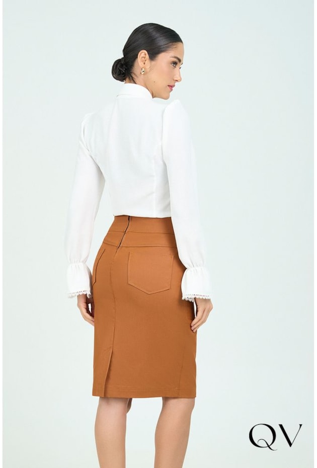 SAIA LÁPIS JEANS RESINADA COM LAPELA - VIA TOLENTINO SAIA LÁPIS JEANS RESINADA COM LAPELA - VIA TOLENTINO
