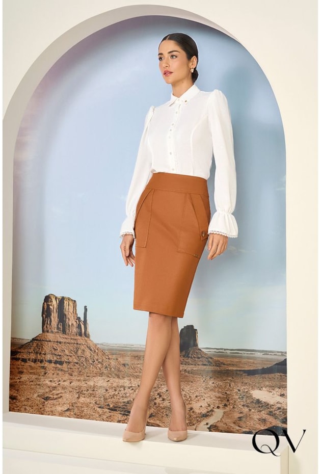 SAIA LÁPIS JEANS RESINADA COM LAPELA - VIA TOLENTINO SAIA LÁPIS JEANS RESINADA COM LAPELA - VIA TOLENTINO