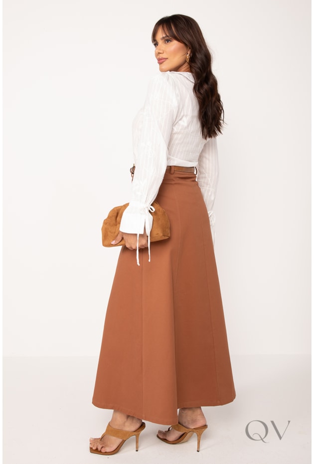 SAIA LONGA COM BOTÕES FRONTAIS EM SARJA MARROM CLARO - LEKAZIS