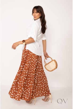 SAIA LONGA PLISSADA COM POÁ EM PLANO COM TOQUE DE SEDA CARAMELO - LEKAZIS