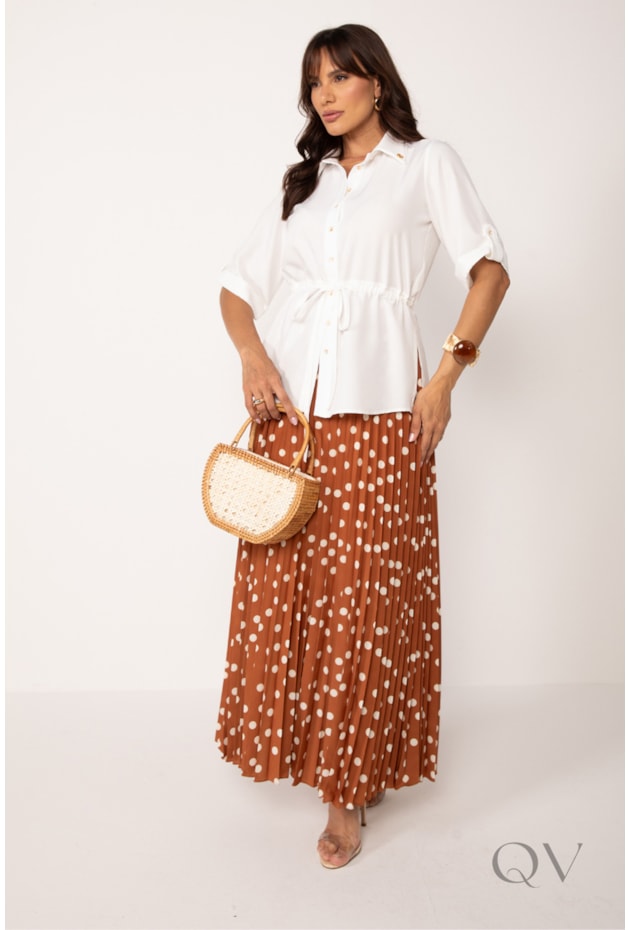 SAIA LONGA PLISSADA COM POÁ EM PLANO COM TOQUE DE SEDA CARAMELO - LEKAZIS