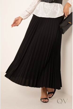 SAIA LONGA PLISSADA EM CREPE SILKY PRETO - LEKAZIS