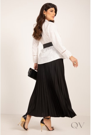 SAIA LONGA PLISSADA EM CREPE SILKY PRETO - LEKAZIS