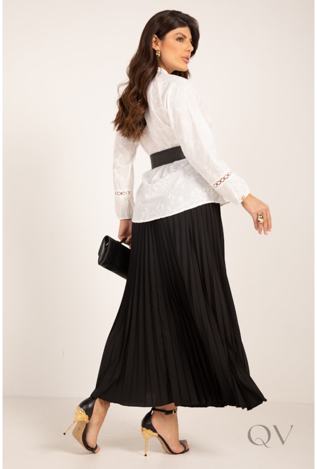 SAIA LONGA PLISSADA EM CREPE SILKY PRETO - LEKAZIS