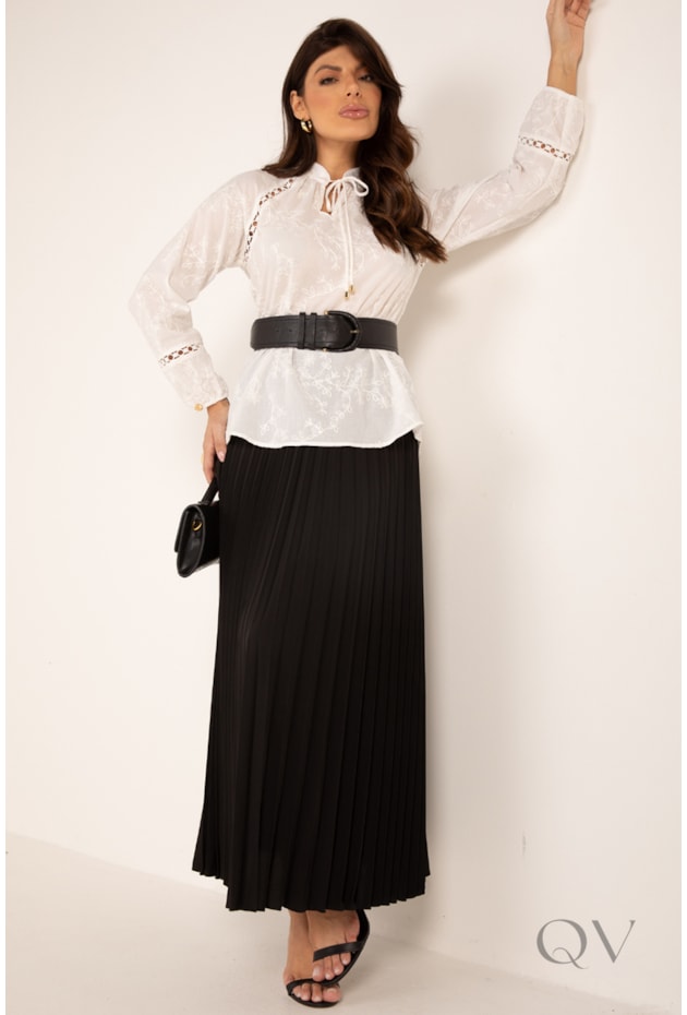 SAIA LONGA PLISSADA EM CREPE SILKY PRETO - LEKAZIS