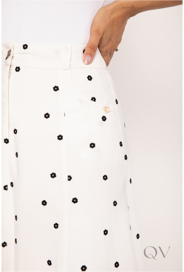 SAIA MIDI BORDADA EM MINI FLORES EM ALFAIATARIA BRANCO - LEKAZIS