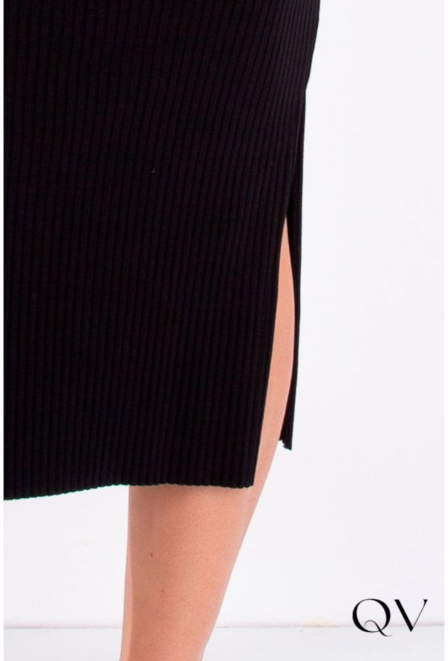 SAIA MIDI CANELADA COM FENDA PRETO - LEKAZIS SAIA MIDI CANELADA COM FENDA PRETO - LEKAZIS