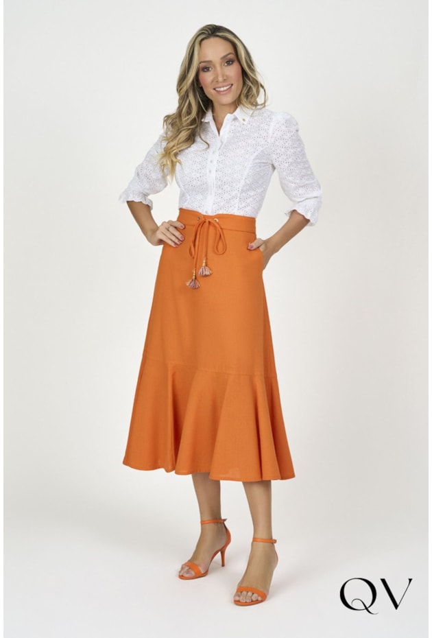 SAIA MIDI COM DETALHE DE AMARRAÇÃO NO CÓS LARANJA - VIA TOLENTINO SAIA MIDI COM DETALHE DE AMARRAÇÃO NO CÓS LARANJA - VIA TOLENTINO