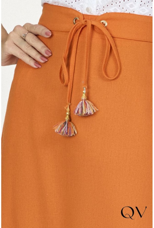 SAIA MIDI COM DETALHE DE AMARRAÇÃO NO CÓS LARANJA - VIA TOLENTINO SAIA MIDI COM DETALHE DE AMARRAÇÃO NO CÓS LARANJA - VIA TOLENTINO