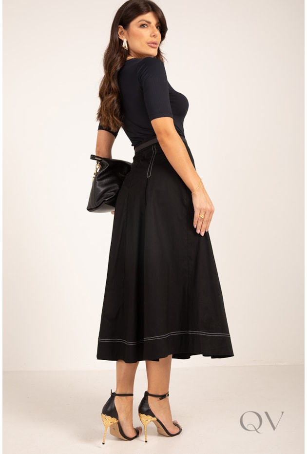 SAIA MIDI COM PREGAS E PESPONTO EM TRICOLINE PRETO - LEKAZIS