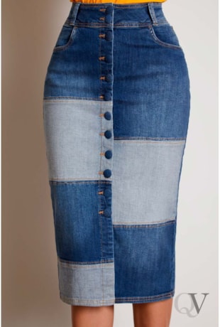 SAIA MIDI RECORTES AVESSO E BOTÕES FRONTAIS JEANS - VIA TOLENTINO