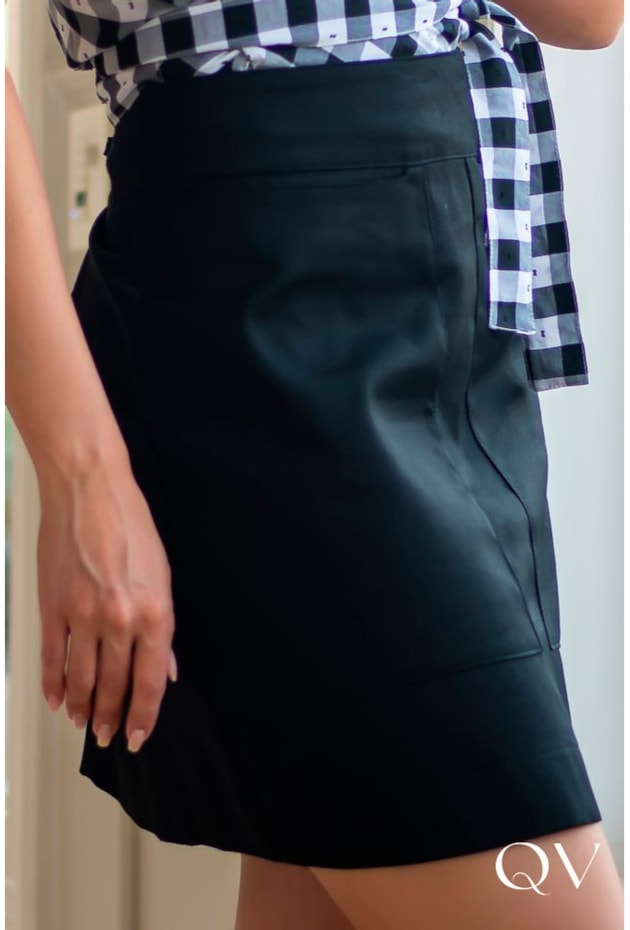 SAIA PIQUET COM BOLSO PRETO - LUZIA FAZZOLLI SAIA PIQUET COM BOLSO PRETO - LUZIA FAZZOLLI