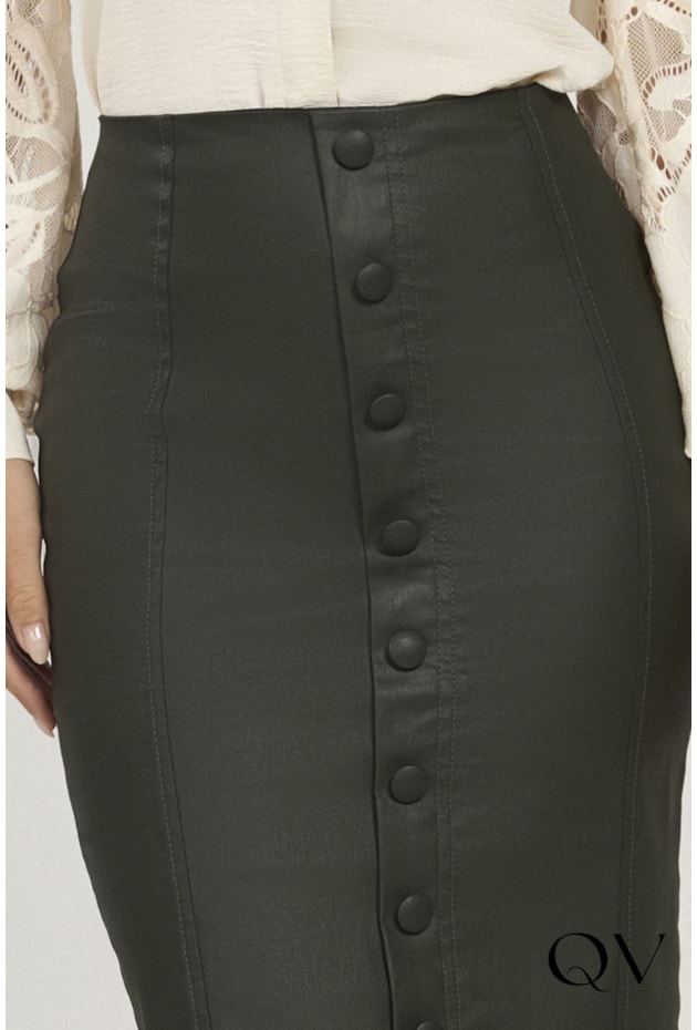 SAIA RESINADA COM BOTÕES ENCAPADOS VERDE - VIA TOLENTINO SAIA RESINADA COM BOTÕES ENCAPADOS VERDE - VIA TOLENTINO