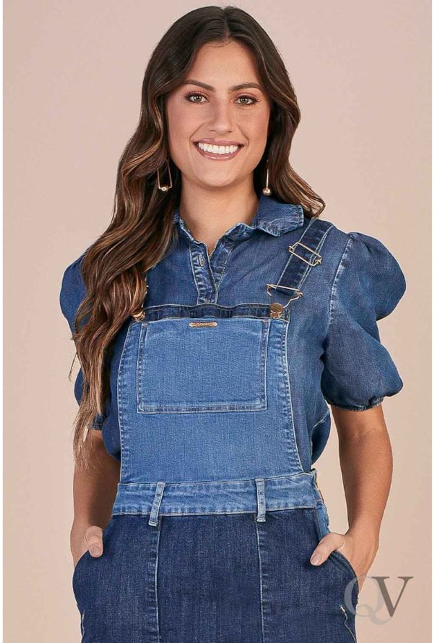 SALOPETE JEANS RETA RECORTE AVESSO E BOLSO - TITANIUM JEANS SALOPETE JEANS RETA RECORTE AVESSO E BOLSO - TITANIUM JEANS