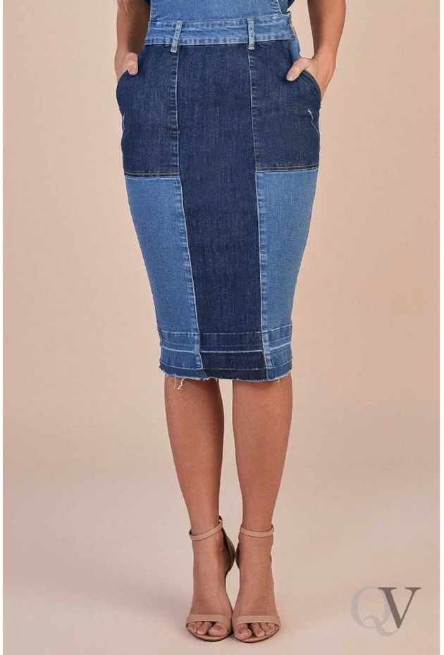 SALOPETE JEANS RETA RECORTE AVESSO E BOLSO - TITANIUM JEANS SALOPETE JEANS RETA RECORTE AVESSO E BOLSO - TITANIUM JEANS