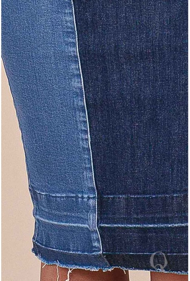 SALOPETE JEANS RETA RECORTE AVESSO E BOLSO - TITANIUM JEANS SALOPETE JEANS RETA RECORTE AVESSO E BOLSO - TITANIUM JEANS