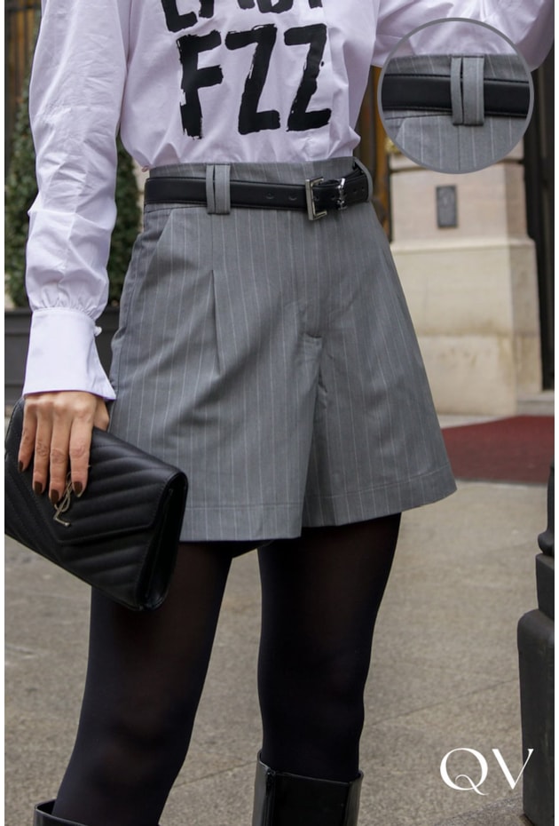 SHORT EM ALFAIATARIA RISCA DE GIZ CINZA - LUZIA FAZZOLLI SHORT EM ALFAIATARIA RISCA DE GIZ CINZA - LUZIA FAZZOLLI