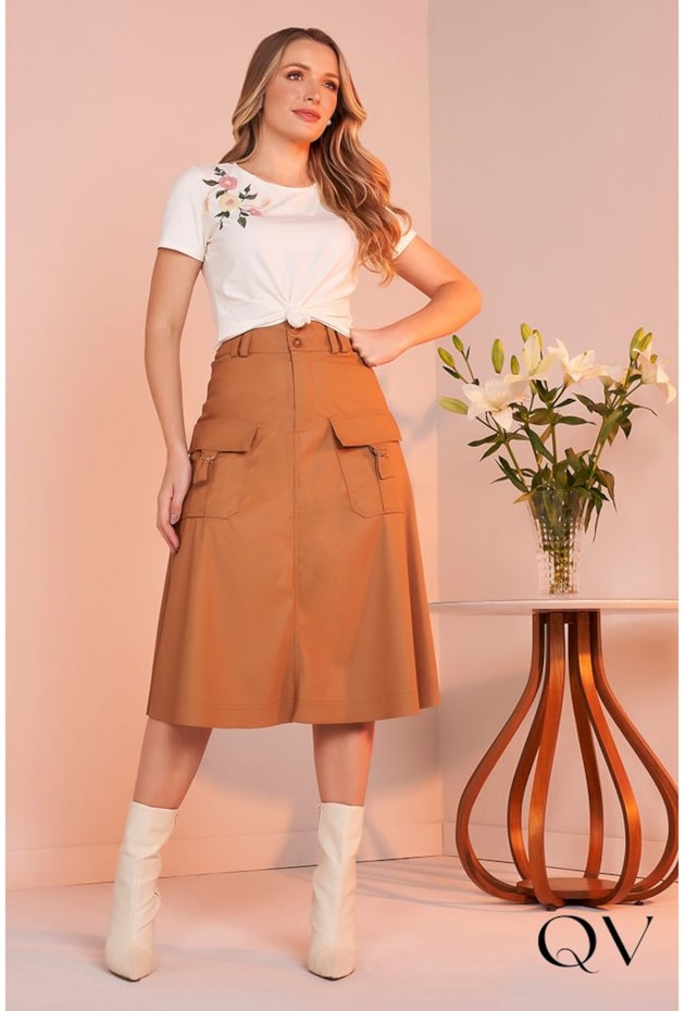 T-SHIRT COM BORDADO FLORAL OFF WHITE - FASCÍNIUS T-SHIRT COM BORDADO FLORAL OFF WHITE - FASCÍNIUS