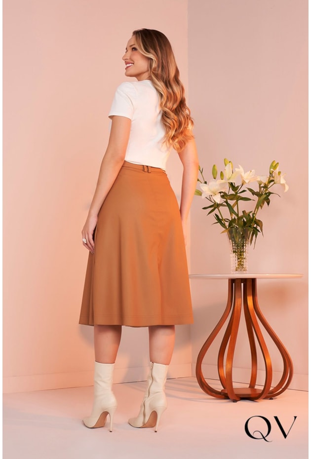 T-SHIRT COM BORDADO FLORAL OFF WHITE - FASCÍNIUS T-SHIRT COM BORDADO FLORAL OFF WHITE - FASCÍNIUS