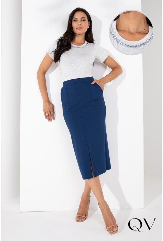 T-SHIRT COM BORDADO PEDRARIAS CINZA - LEKAZIS T-SHIRT COM BORDADO PEDRARIAS CINZA - LEKAZIS