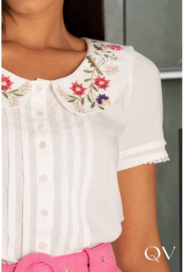 T-SHIRT COM BOTÕES MADRE PÉROLAS FLORAL OFF WHITE - JANY PIM