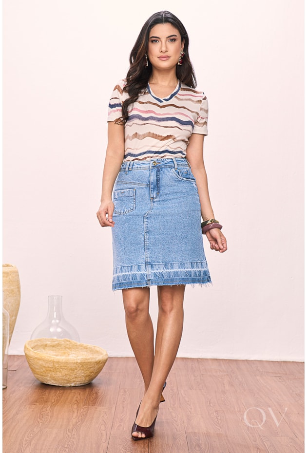 T-SHIRT COM GOLA V EM MALHA ESTAMPADA - TITANIUM JEANS