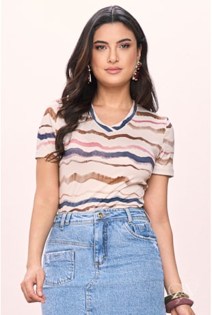 T-SHIRT COM GOLA V EM MALHA ESTAMPADA - TITANIUM JEANS