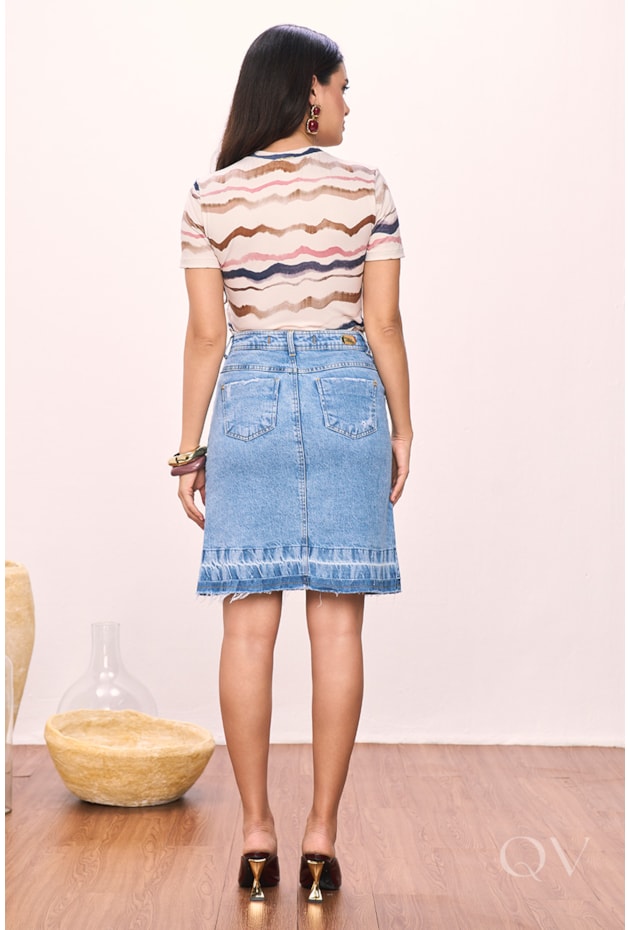 T-SHIRT COM GOLA V EM MALHA ESTAMPADA - TITANIUM JEANS