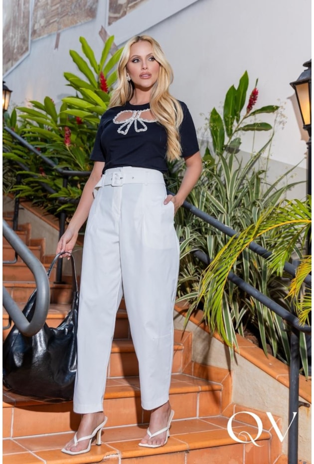 T-SHIRT COM LAÇO VAZADO COM TULE ILUSION EM MALHA PRETO - LUZIA FAZZOLLI