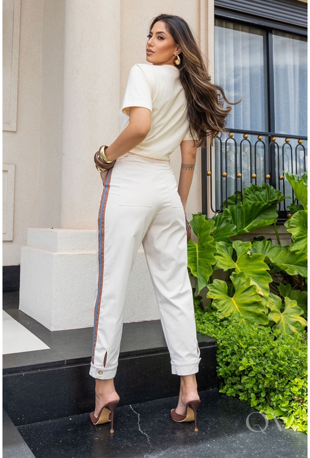 T-SHIRT EM MALHA BORDADA MANTEIGA - LUZIA FAZZOLLI