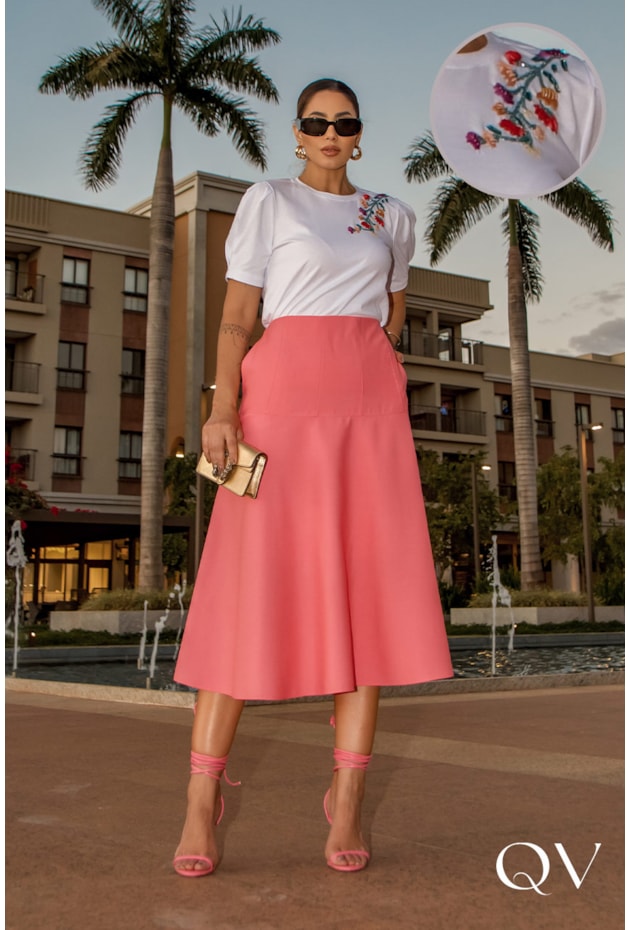 T-SHIRT EM MALHA BORDADO MANUAL BRANCO - LUZIA FAZZOLLI T-SHIRT EM MALHA BORDADO MANUAL BRANCO - LUZIA FAZZOLLI