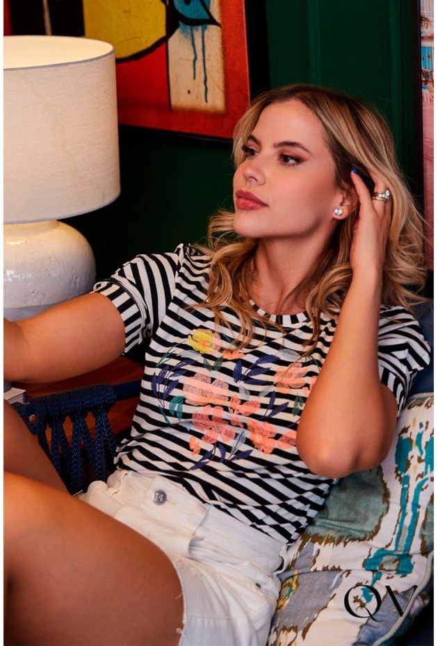 T-SHIRT EM MALHA COM BORDADO LISTRADA - LUZIA FAZZOLLI T-SHIRT EM MALHA COM BORDADO LISTRADA - LUZIA FAZZOLLI