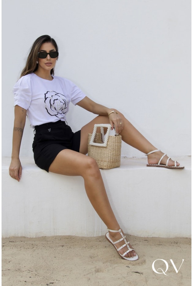 T-SHIRT EM MALHA ESTAMPA FLOR BORDADO BRANCO - LUZIA FAZZOLLI