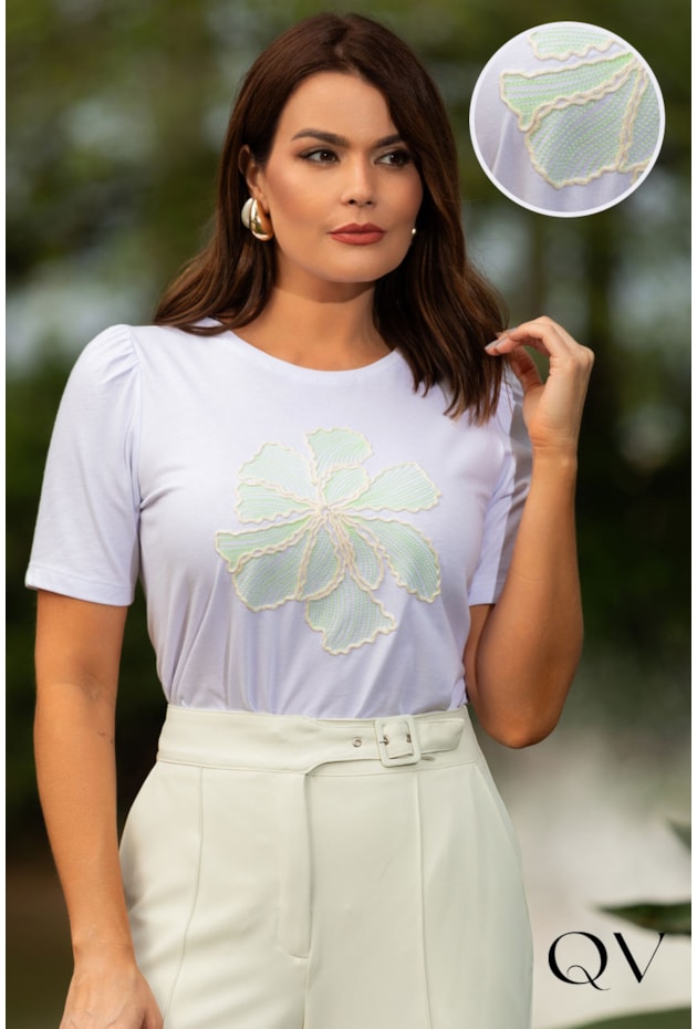 T-SHIRT EM MALHA FLOR BORDADO BRANCO - LUZIA FAZZOLLI T-SHIRT EM MALHA FLOR BORDADO BRANCO - LUZIA FAZZOLLI
