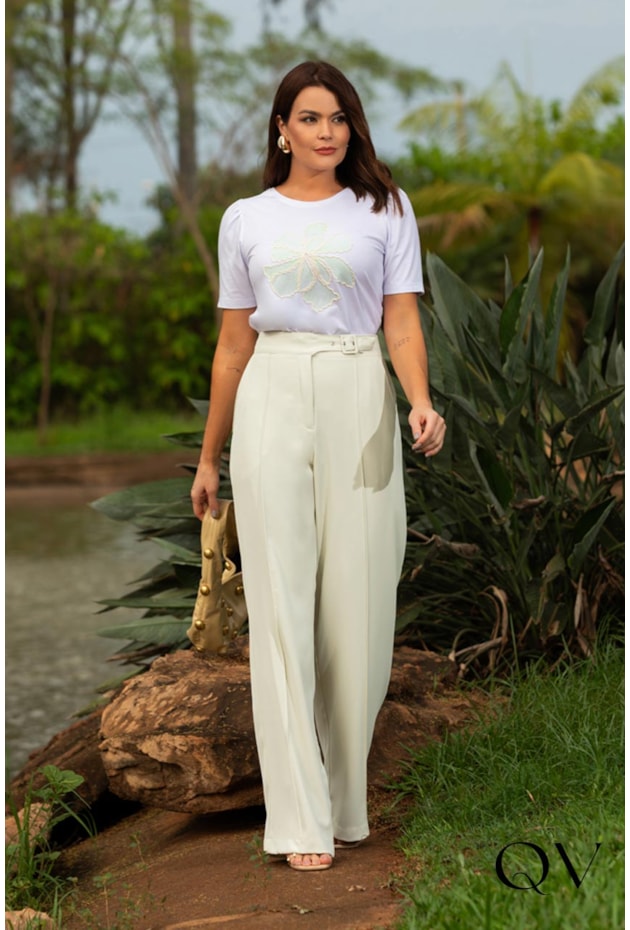 T-SHIRT EM MALHA FLOR BORDADO BRANCO - LUZIA FAZZOLLI