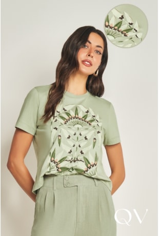 T-SHIRT EM MEIA MALHA VERDE CHÁ - DOCE TRAMA