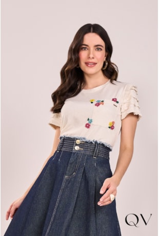 T-SHIRT EM VISCOLINHO BORDADOS FLORAIS BEGE - FASCÍNIUS