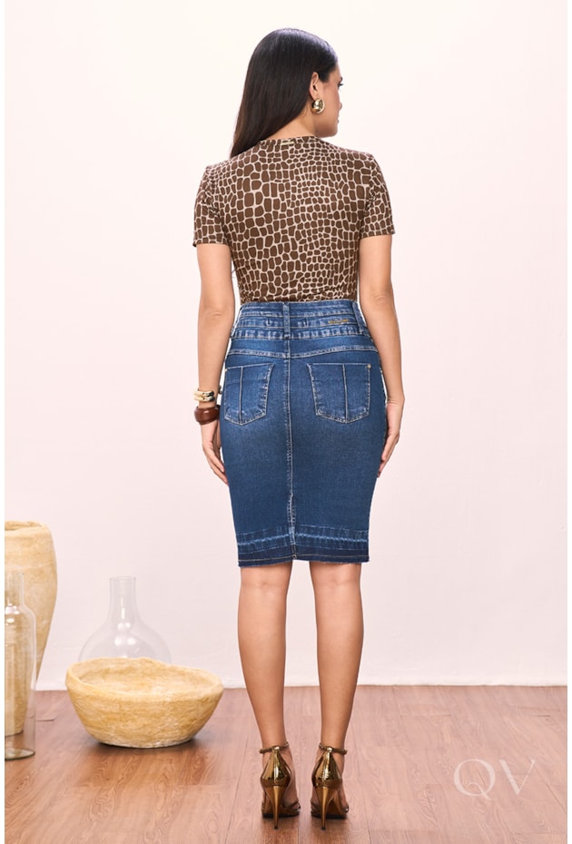 T-SHIRT GOLA V EM MALHA ESTAMPADA CORRIDA - TITANIUM JEANS