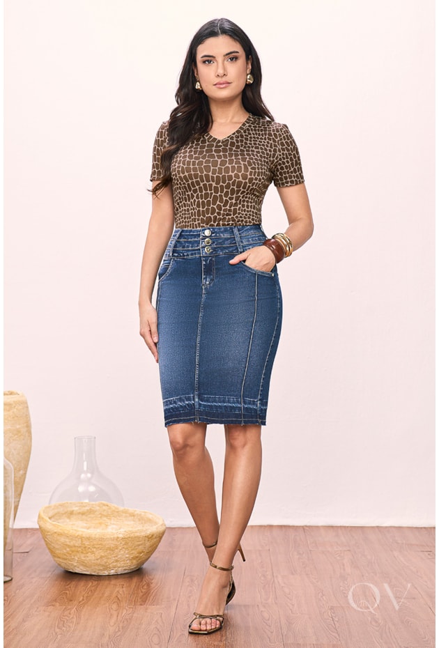 T-SHIRT GOLA V EM MALHA ESTAMPADA CORRIDA - TITANIUM JEANS