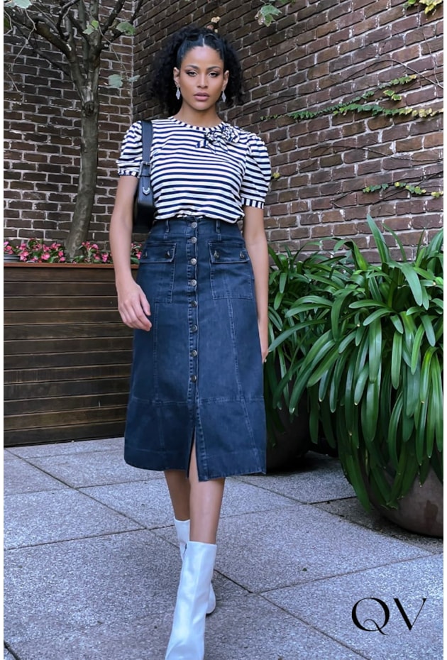 T-SHIRT LISTRADA BORDADO FLORES MARINHO - LUZIA FAZZOLLI T-SHIRT LISTRADA BORDADO FLORES MARINHO - LUZIA FAZZOLLI