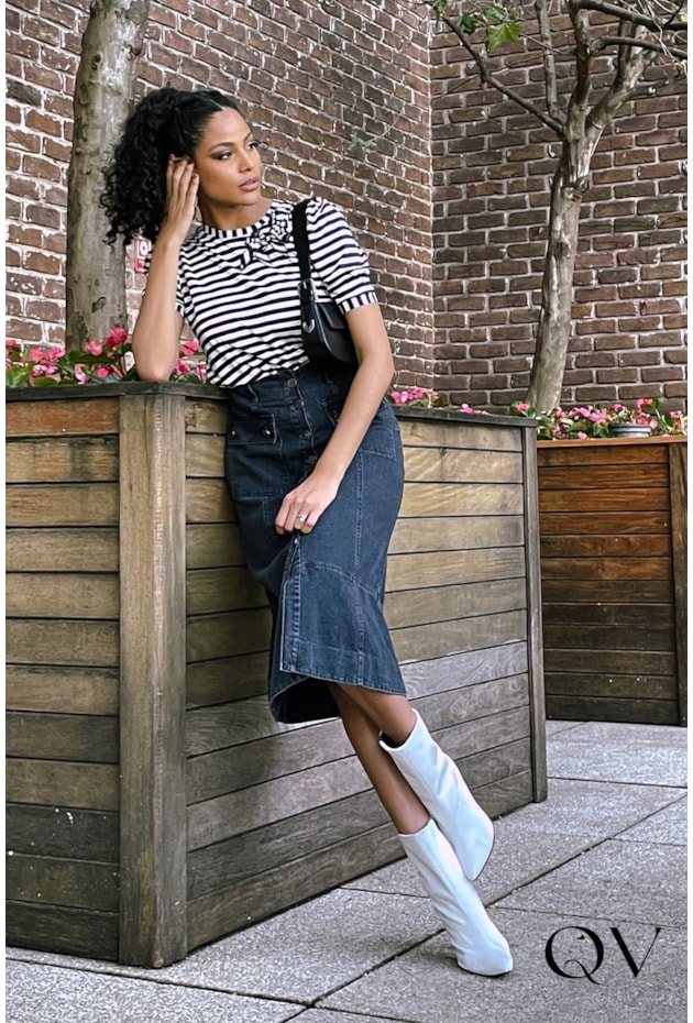 T-SHIRT LISTRADA BORDADO FLORES MARINHO - LUZIA FAZZOLLI T-SHIRT LISTRADA BORDADO FLORES MARINHO - LUZIA FAZZOLLI